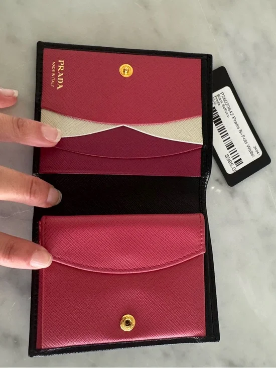 Prada bi-fold wallet black saffiano - Picture 3 of 8